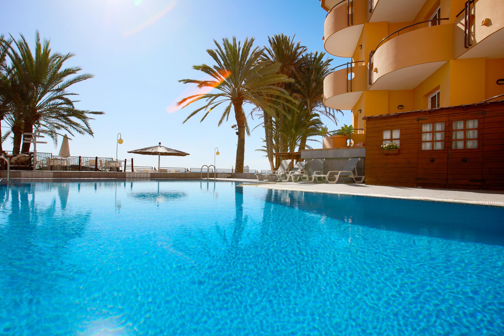Ramada Resort By Wyndham Puerto De Mazarron Bagian luar foto