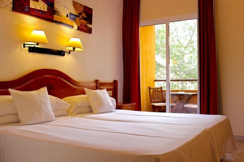 Ramada Resort By Wyndham Puerto De Mazarron Ruang foto