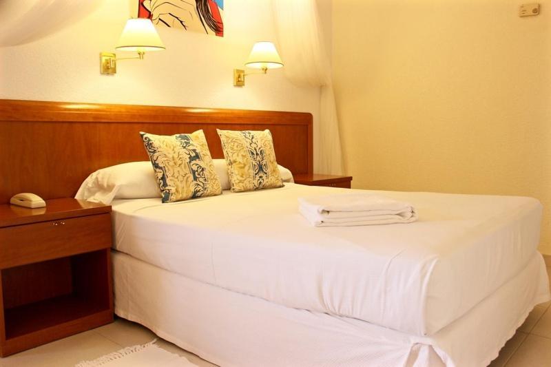 Ramada Resort By Wyndham Puerto De Mazarron Ruang foto